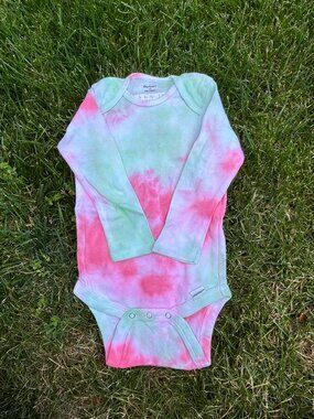 Baby 18M Red & Green Tie-Dye Long Sleeve Onesie